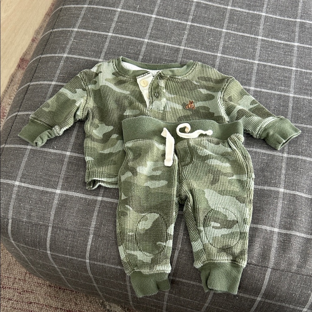 GAP 0-3 mo Green Camouflage Baby Outfit